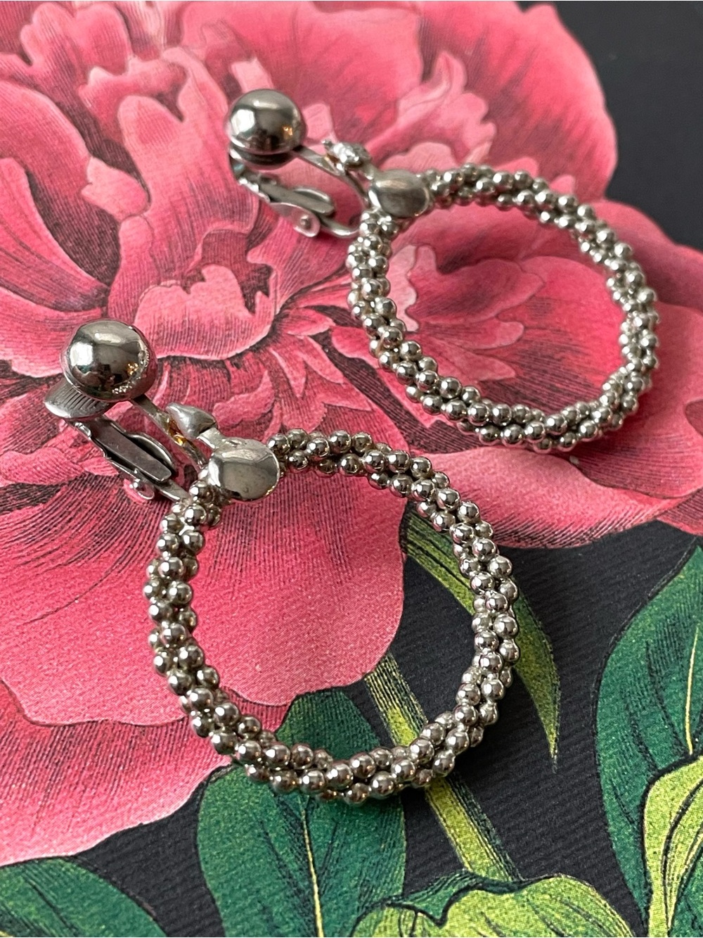 Vintage silvertone beaded twist wreath dangle clip-on earrings neutral